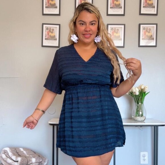 Plus Size Swimsuit Cover Up, V Neck Textured Striped Short Sleeve Swimwear Cover - Picture 4 of 15